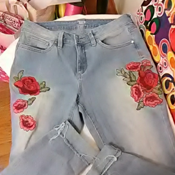 a.n.a Denim - A.N.A floral embroidered ankle jean